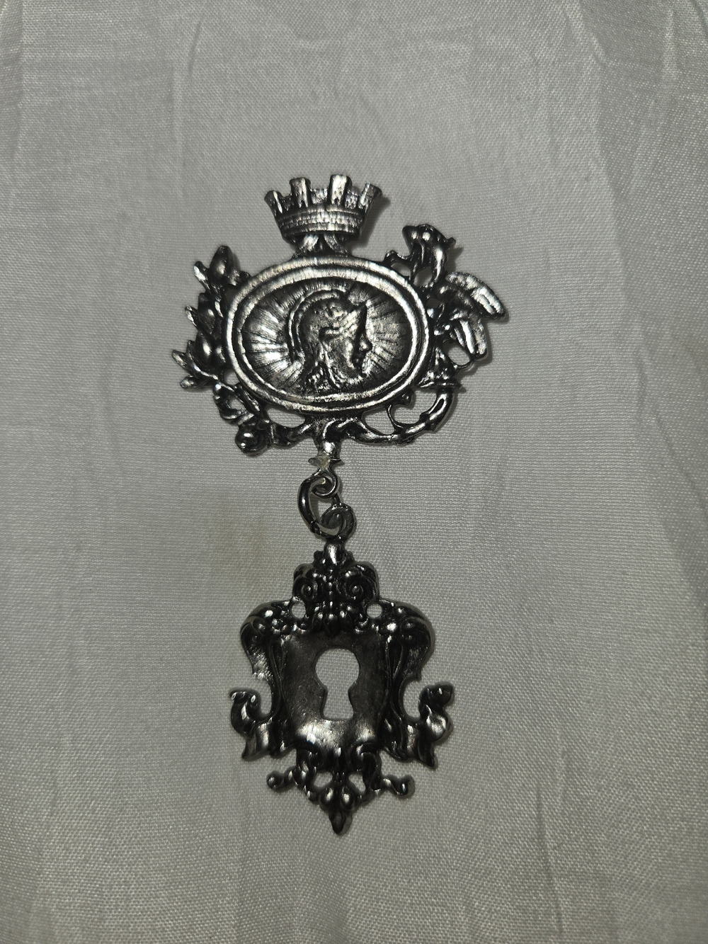 antique heraldic crest brooch